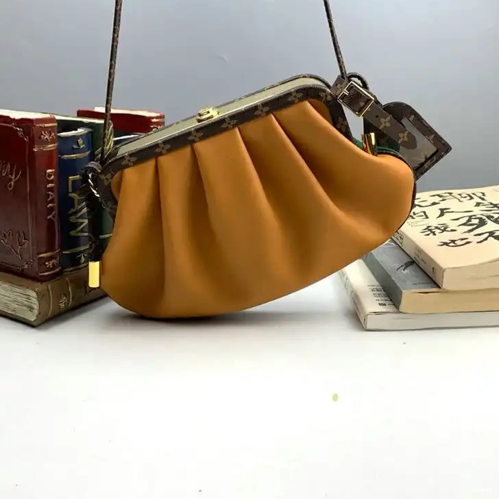 LV Bags 20B570263 0528